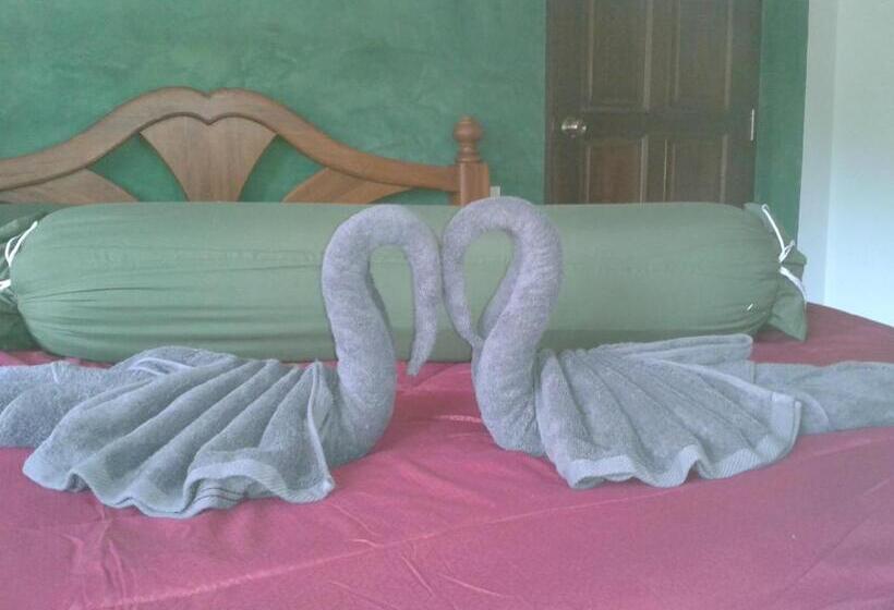 Номер Стандарт с Террасой, Nananuira Apartment And Room