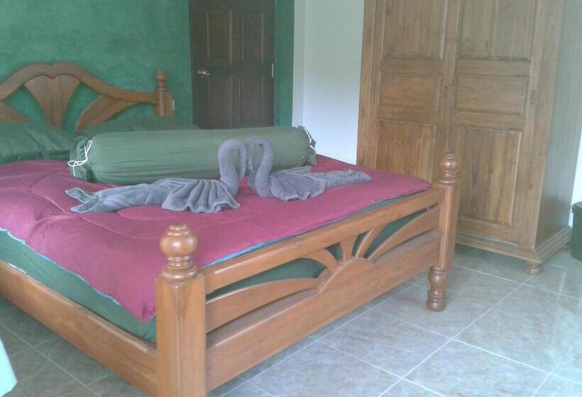 Номер Стандарт с Террасой, Nananuira Apartment And Room