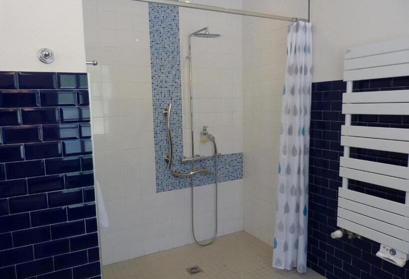 חדר סטנדרט מותאם לאדם עם מוגבלויות, Dorre Pean