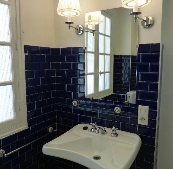 חדר סטנדרט מותאם לאדם עם מוגבלויות, Dorre Pean