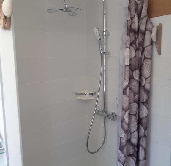 Family Suite, Dorre Pean