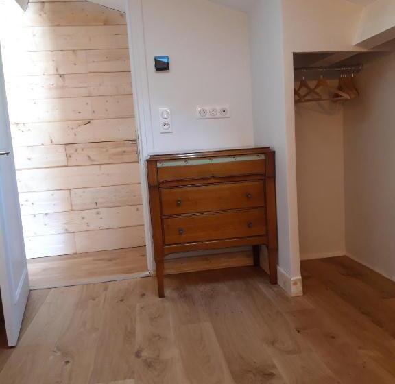 סוויטה משפחתית, Dorre Pean