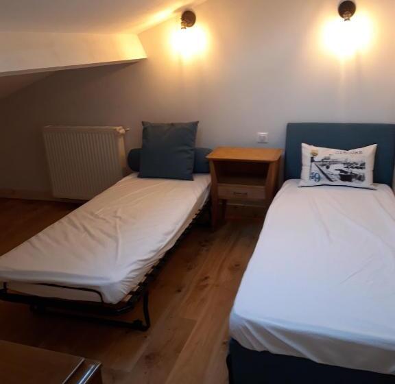 Family Suite, Dorre Pean