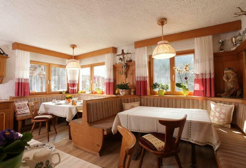 ファミリールーム, Haus Derra