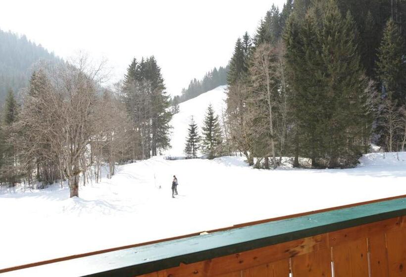 ファミリールーム, Haus Derra