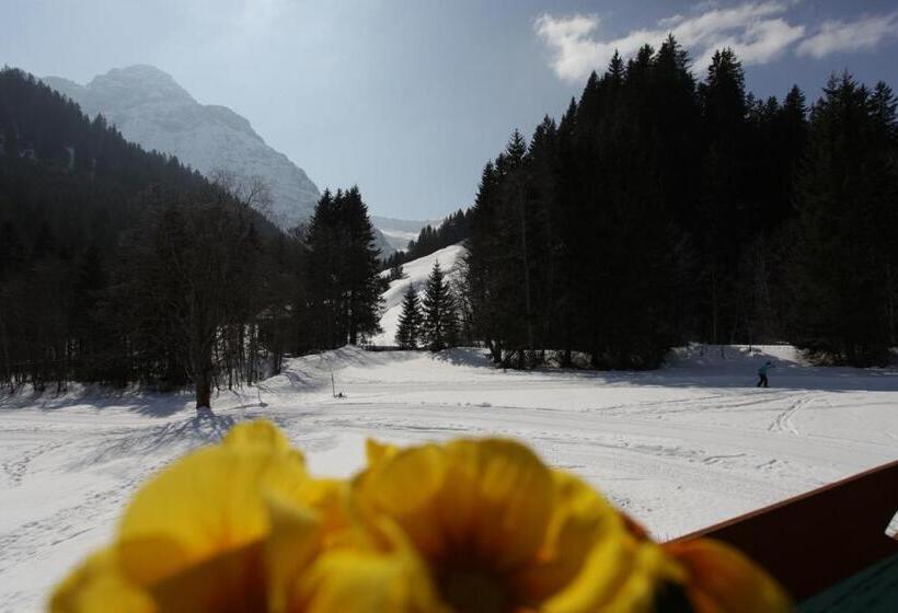 ファミリールーム, Haus Derra