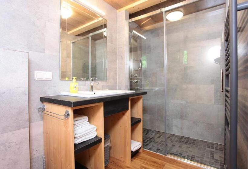 ファミリールーム, Haus Derra