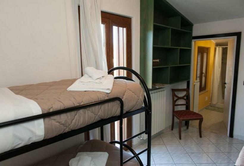 اتاق استاندارد سه نفره, Beb Le Frattocchie