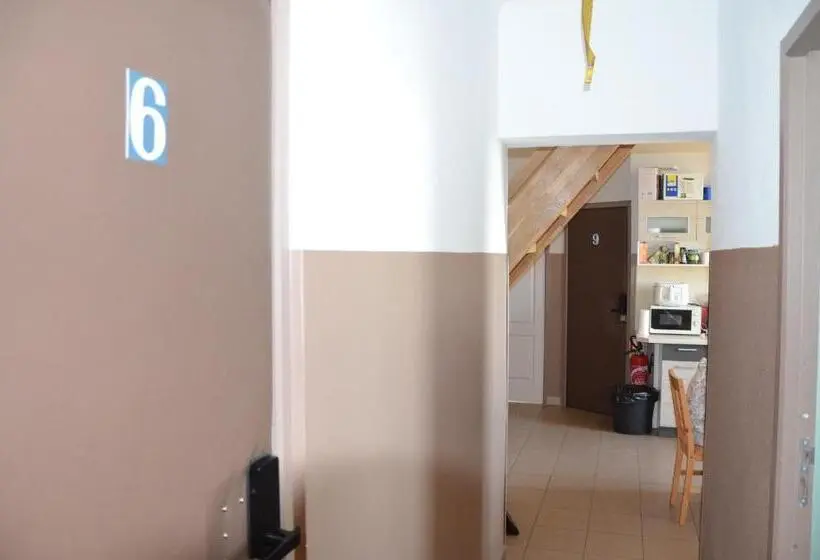 エコノミー４人部屋, Country House Reem
