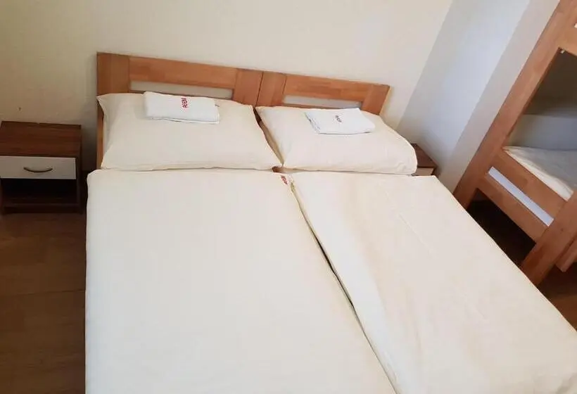 エコノミー４人部屋, Country House Reem