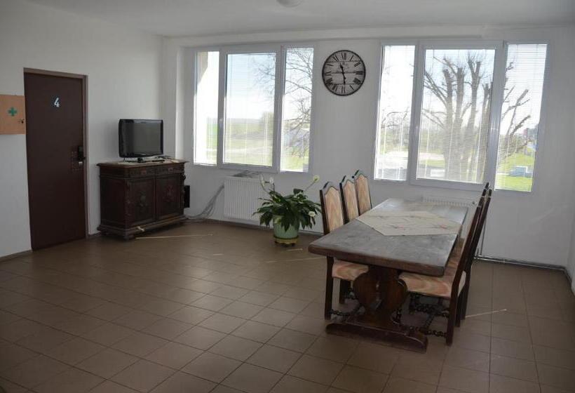 3ベッドルームアパートメント, Country House Reem