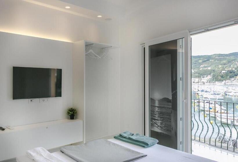 オーシャンビューデラックスルームバルコニー付き, Al Molo Sea View Rooms