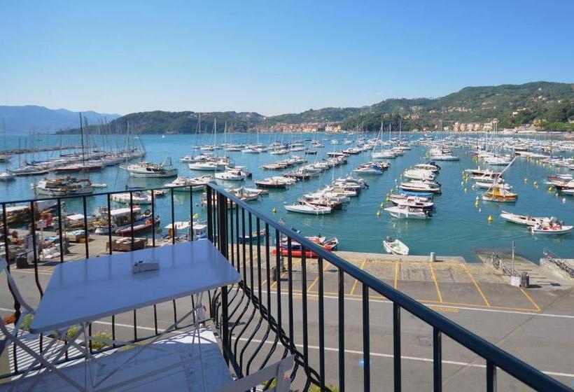 オーシャンビューデラックスルームバルコニー付き, Al Molo Sea View Rooms