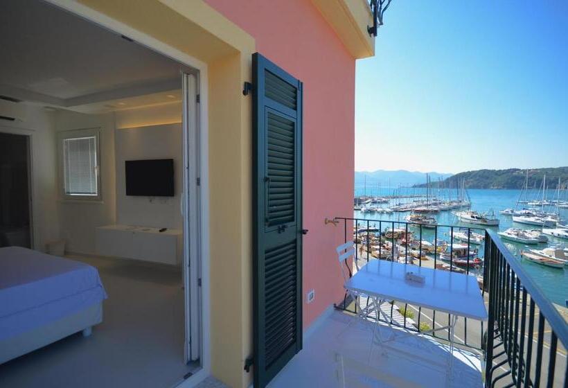 オーシャンビューデラックスルームバルコニー付き, Al Molo Sea View Rooms