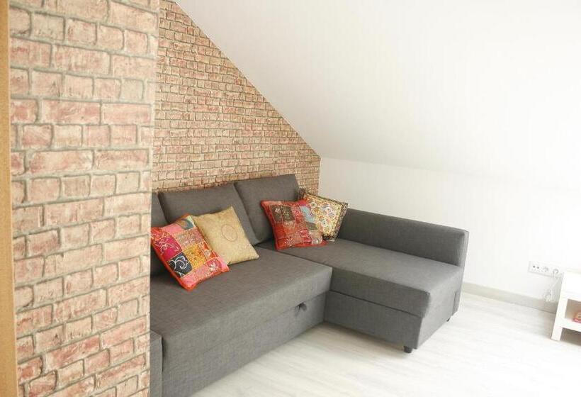 شقة غرفتين, Pensión El Ansar