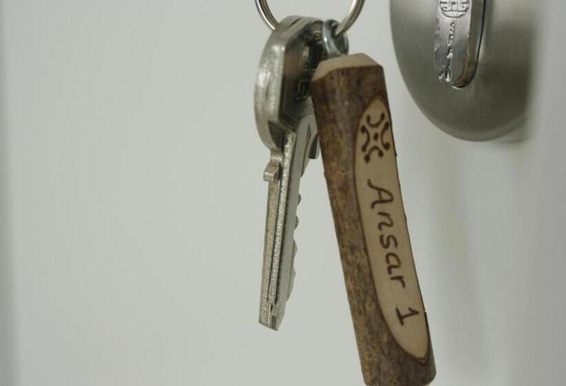 شقة غرفتين, Pensión El Ansar