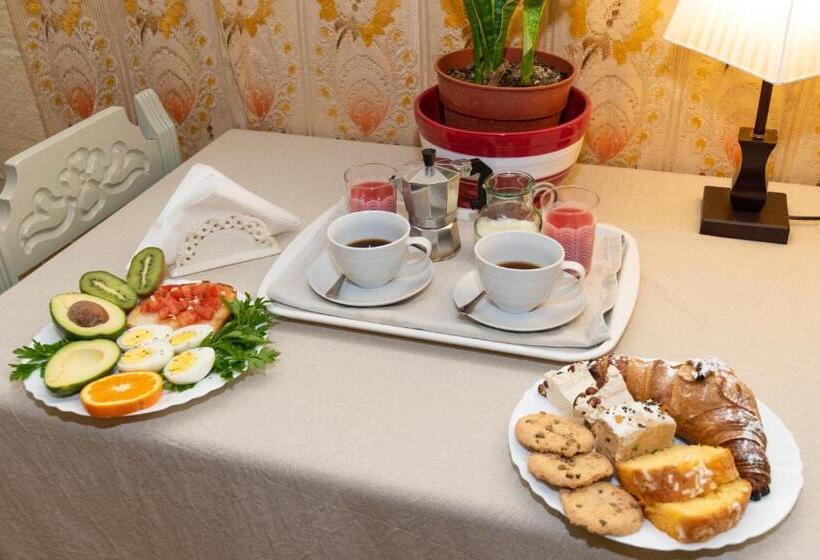 اتاق استاندارد با بالکن, Maria Townhouse Heart Of Victoria B&b