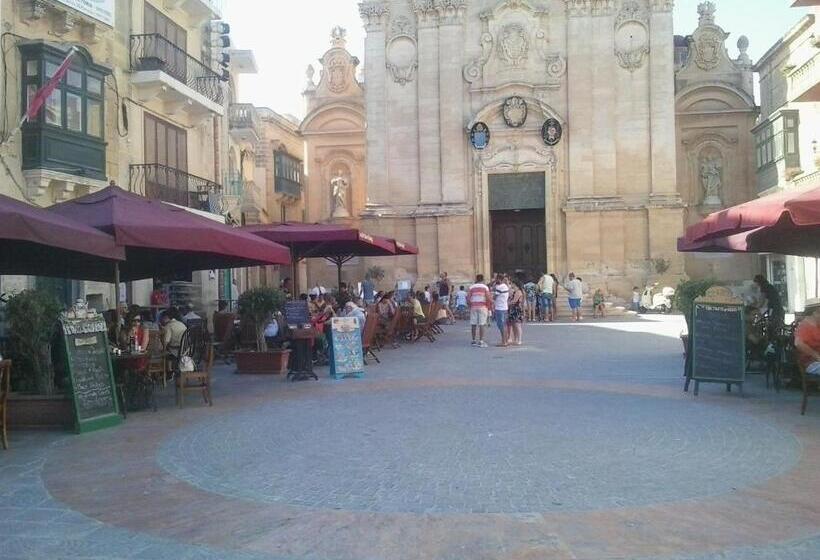 اتاق استاندارد با بالکن, Maria Townhouse Heart Of Victoria B&b