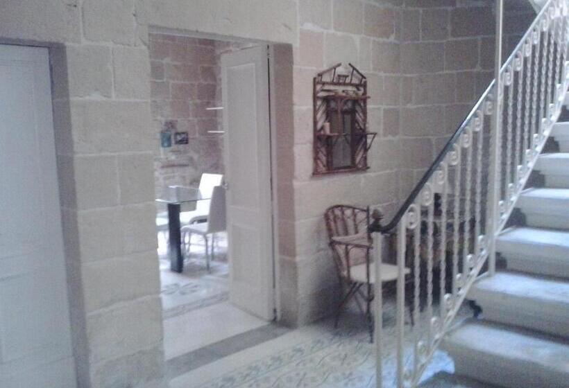 اتاق استاندارد با بالکن, Maria Townhouse Heart Of Victoria B&b