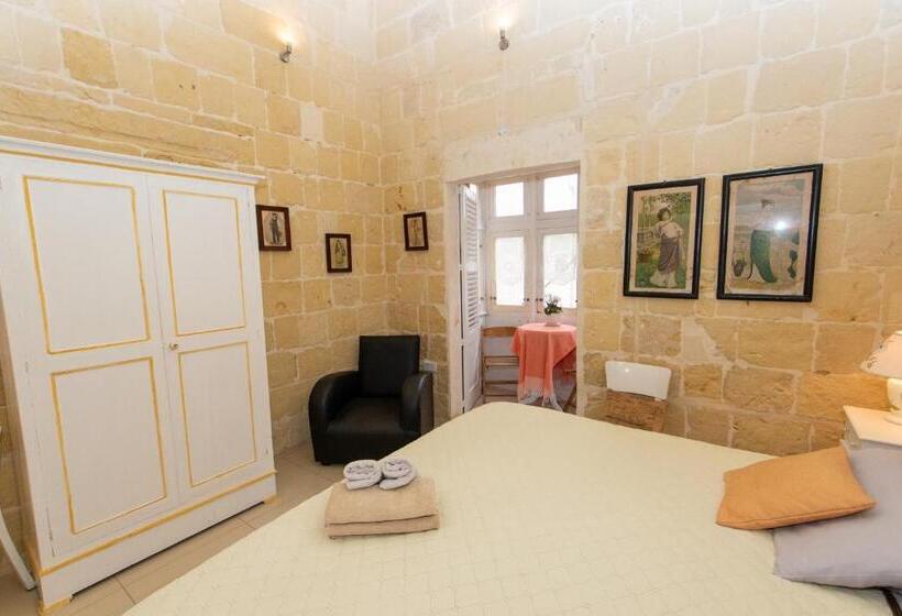 اتاق استاندارد با بالکن, Maria Townhouse Heart Of Victoria B&b