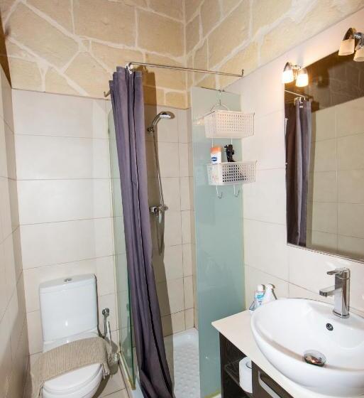 اتاق استاندارد با بالکن, Maria Townhouse Heart Of Victoria B&b