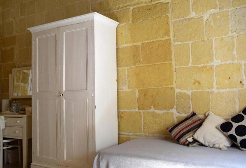 اتاق استاندارد با بالکن, Maria Townhouse Heart Of Victoria B&b