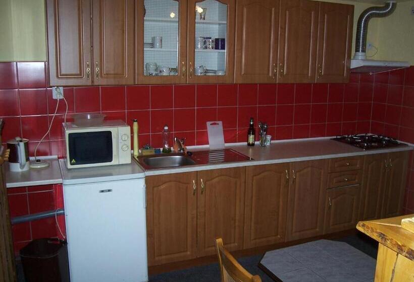 Студия Стандарт, Penzion Havaj