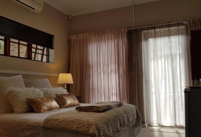 Люкс Вид на Бассейн, Walmer Heights Guest House