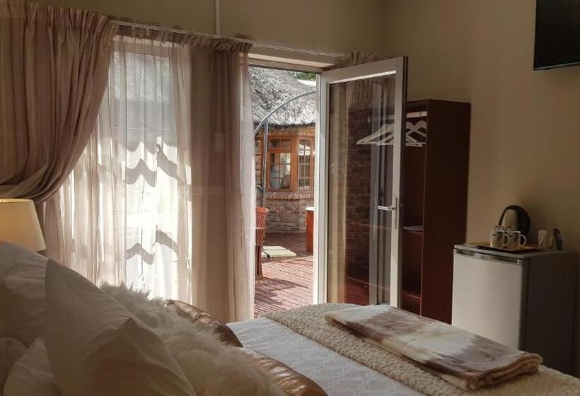 Люкс Вид на Бассейн, Walmer Heights Guest House