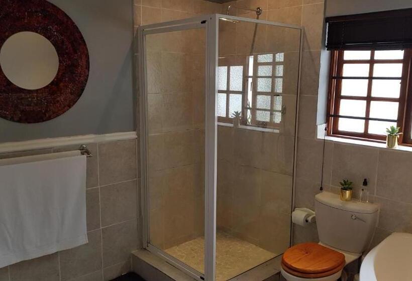 Люкс Вид на Бассейн, Walmer Heights Guest House