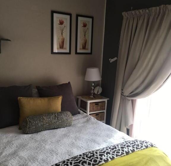 Номер Стандарт Вид на Бассейн, Walmer Heights Guest House