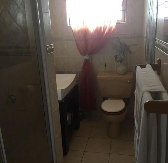 Номер Стандарт Вид на Бассейн, Walmer Heights Guest House