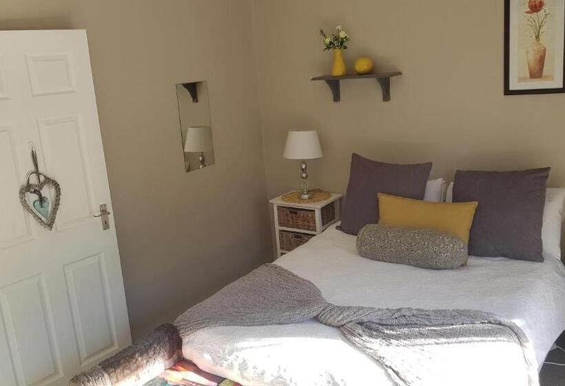 Номер Стандарт Вид на Бассейн, Walmer Heights Guest House