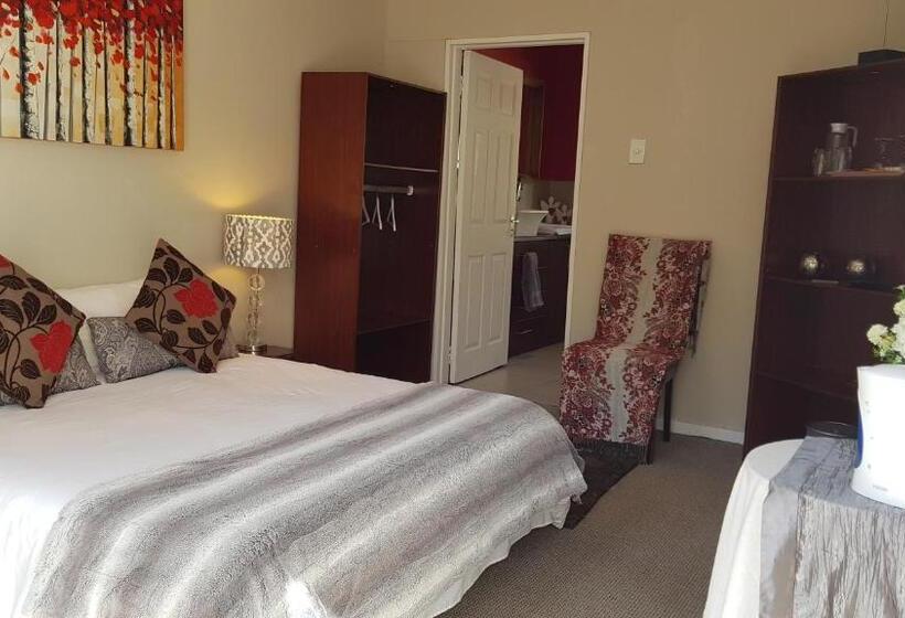 Полулюкс Вид на Бассейн, Walmer Heights Guest House