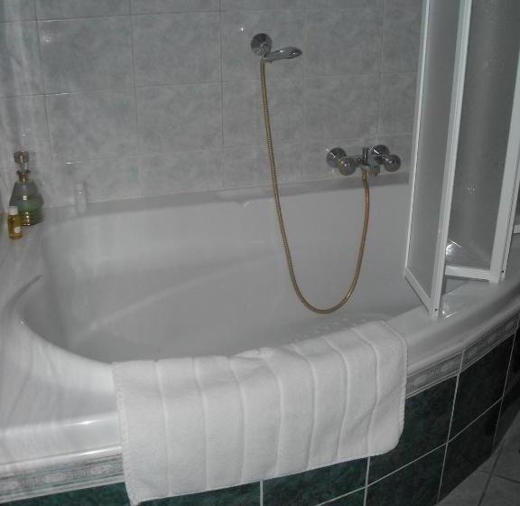 חדר סטנדרט טריפל חדר רחצה חיצוני, B&b La Chrysalide