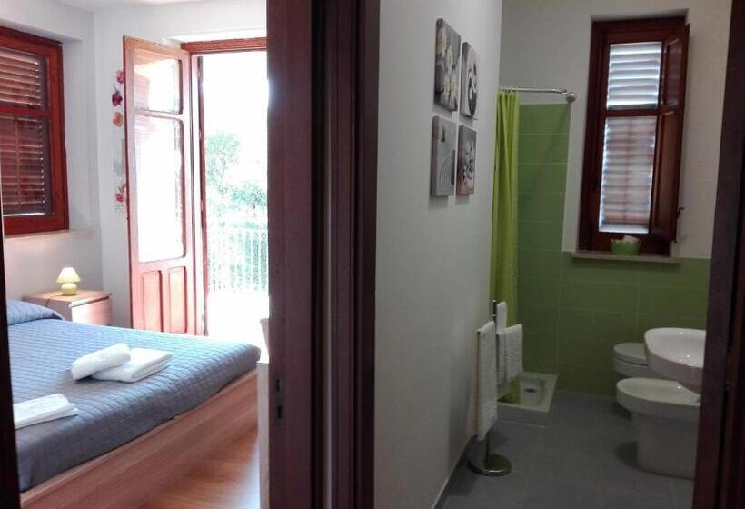 豪华海景房带阳台, Garden House Alla Torre