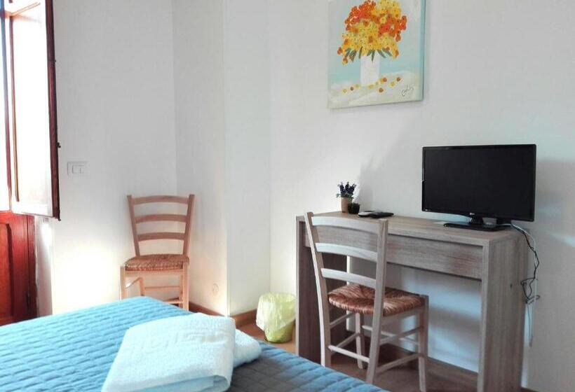 豪华海景房带阳台, Garden House Alla Torre