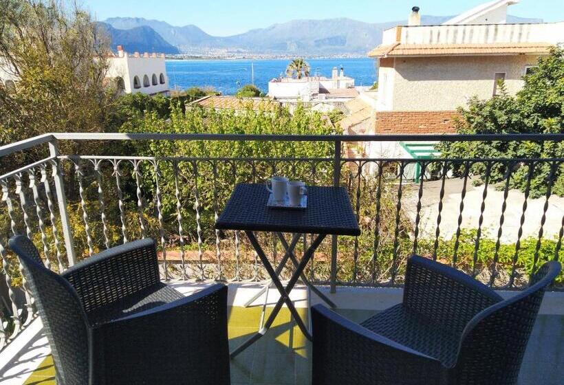 豪华海景房带阳台, Garden House Alla Torre