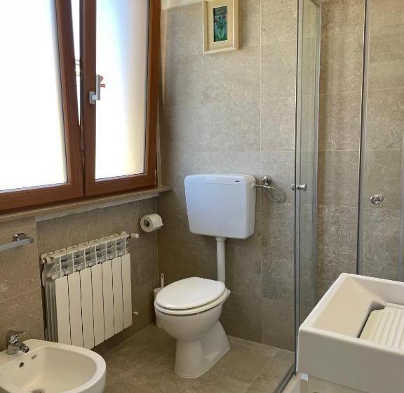 اتاق استاندارد سه تخته با سرویس بهداشتی مشترک, Casa Vacanze Affittacamere Senigallia 158