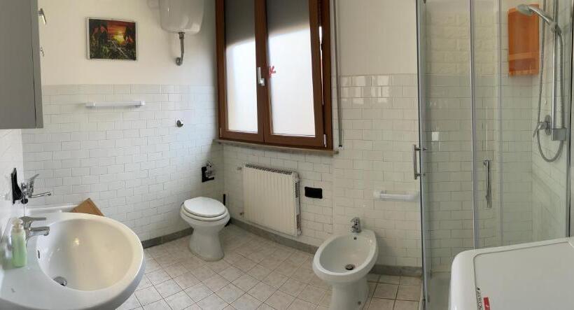 스탠다드 트리픔 룸 공동욕실, Casa Vacanze Affittacamere Senigallia 158