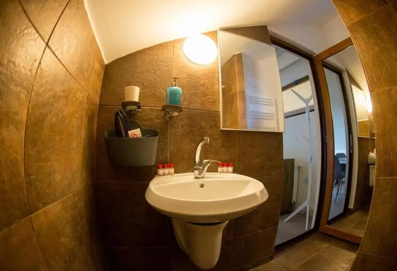 Standard Triple Room with Terrace, Pensiunea 4 Salcii