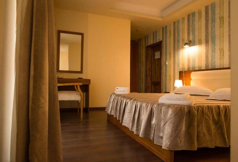 ファミリールーム, Pensiunea 4 Salcii