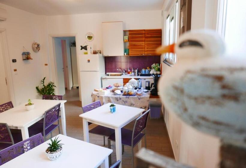 اتاق خانوادگی, B&b Ai Tre Archi
