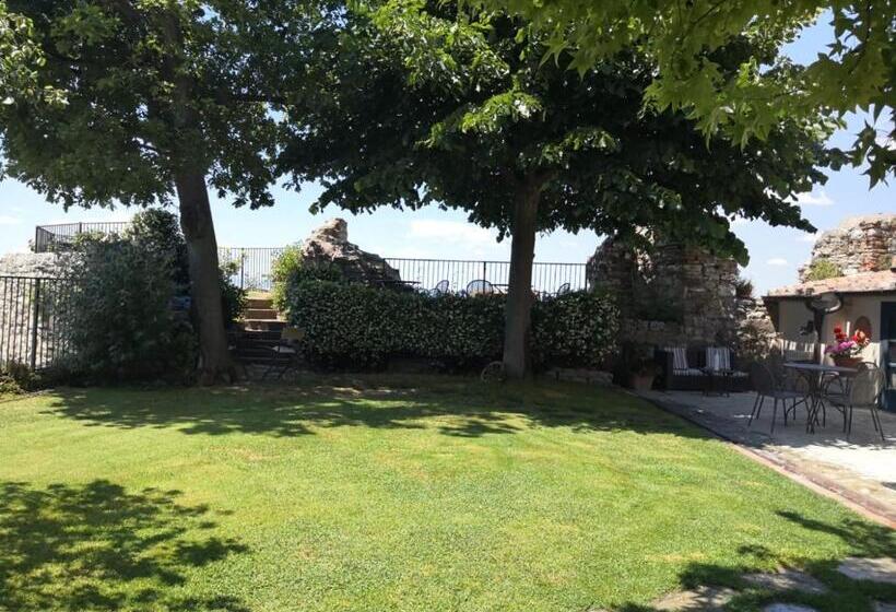 חדר סטנדרט עם מרפסת, Il Torrione