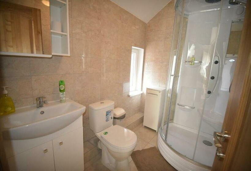 اتاق راحتی سه تخته, Ramybes Sala