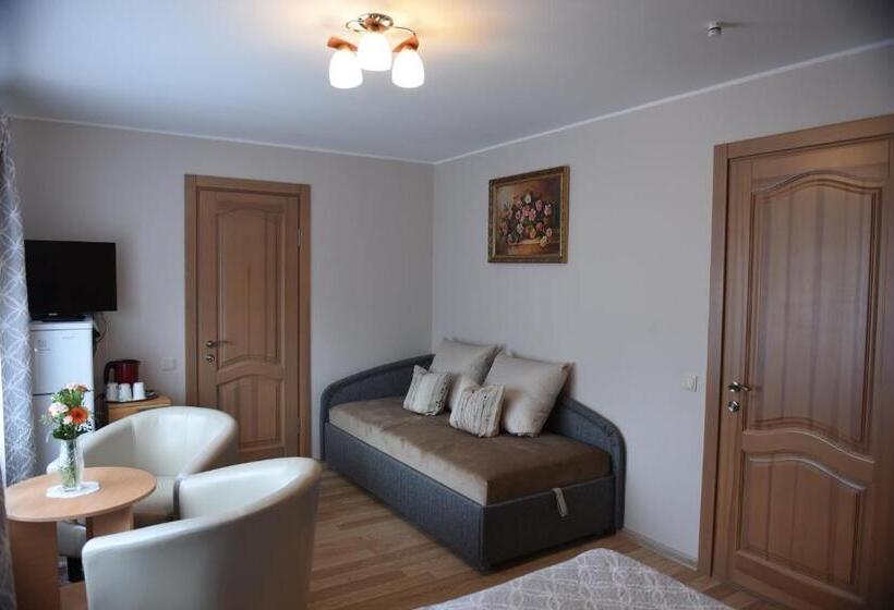 اتاق کلاسیک سه تخته, Ramybes Sala