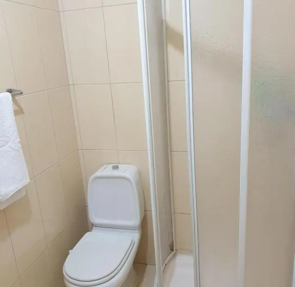 ルームシェアのワンベッド, Hostel Do Ermal