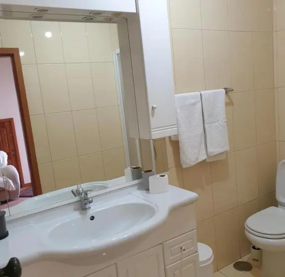 ルームシェアのワンベッド, Hostel Do Ermal