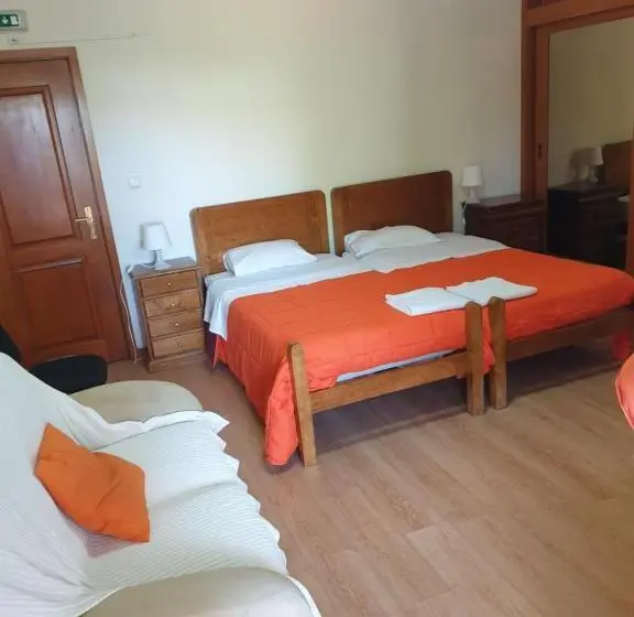 ルームシェアのワンベッド, Hostel Do Ermal