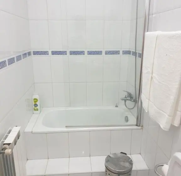 スタンダード４人部屋, Hostel Do Ermal